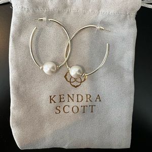 New, never worn Kendra Scott Pearl Hoop Earrings